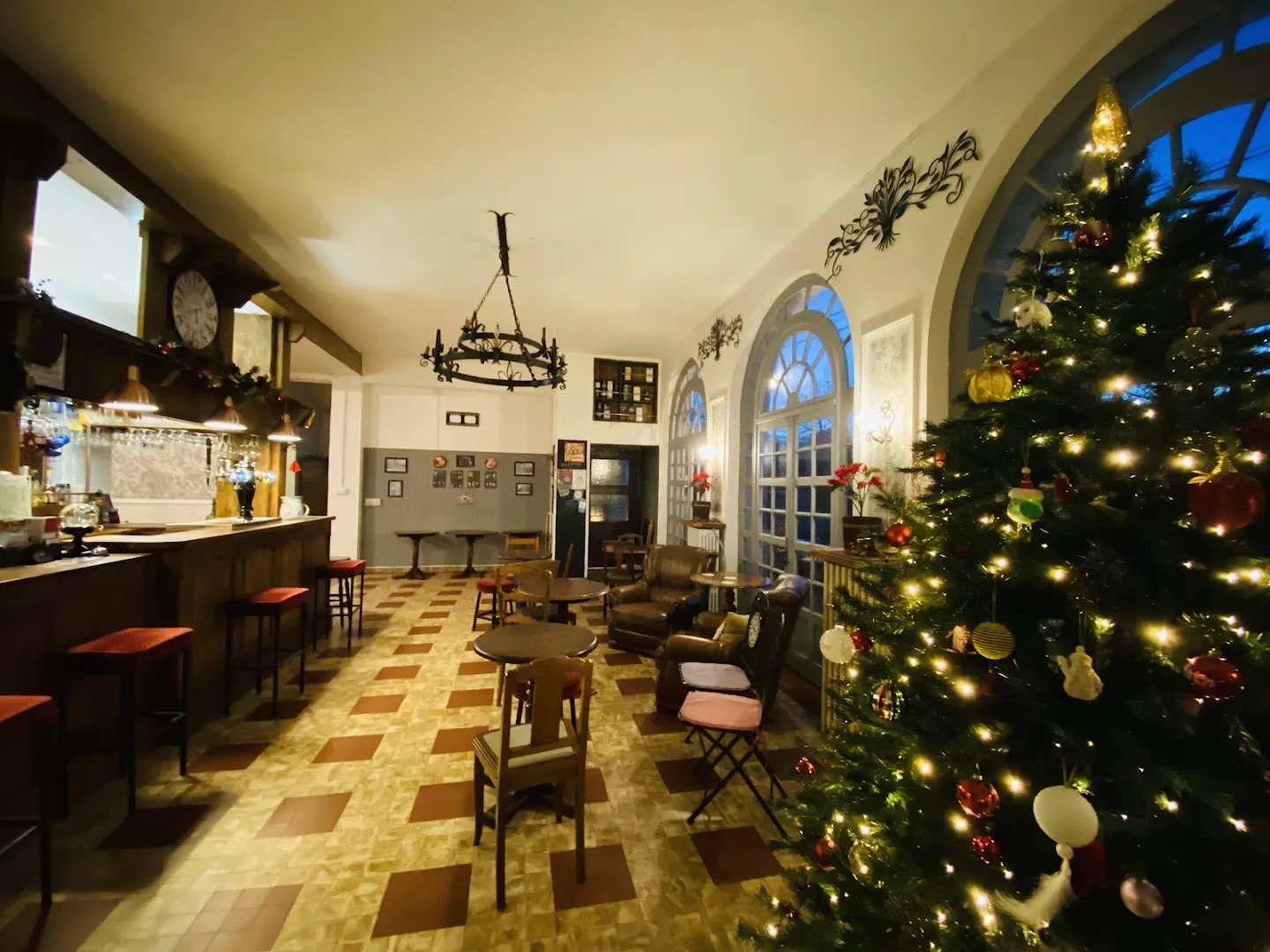 Les Trois Cheminées British Pub